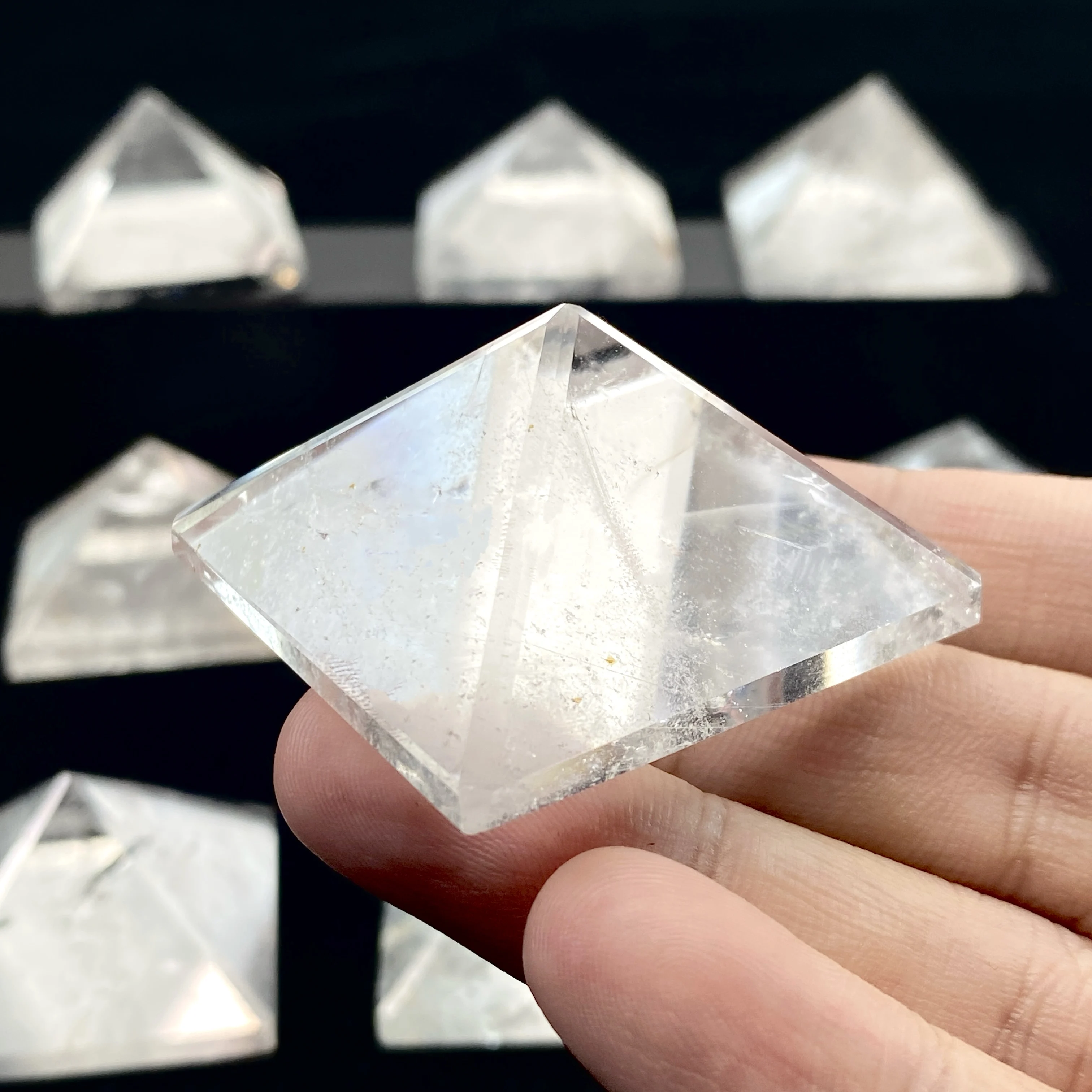 Natürliche kristallklare Quarzpyramide Quarz Heilstein Chakra Reiki Kristall Punkt Turm Home Decor Meditation Erz Mineral