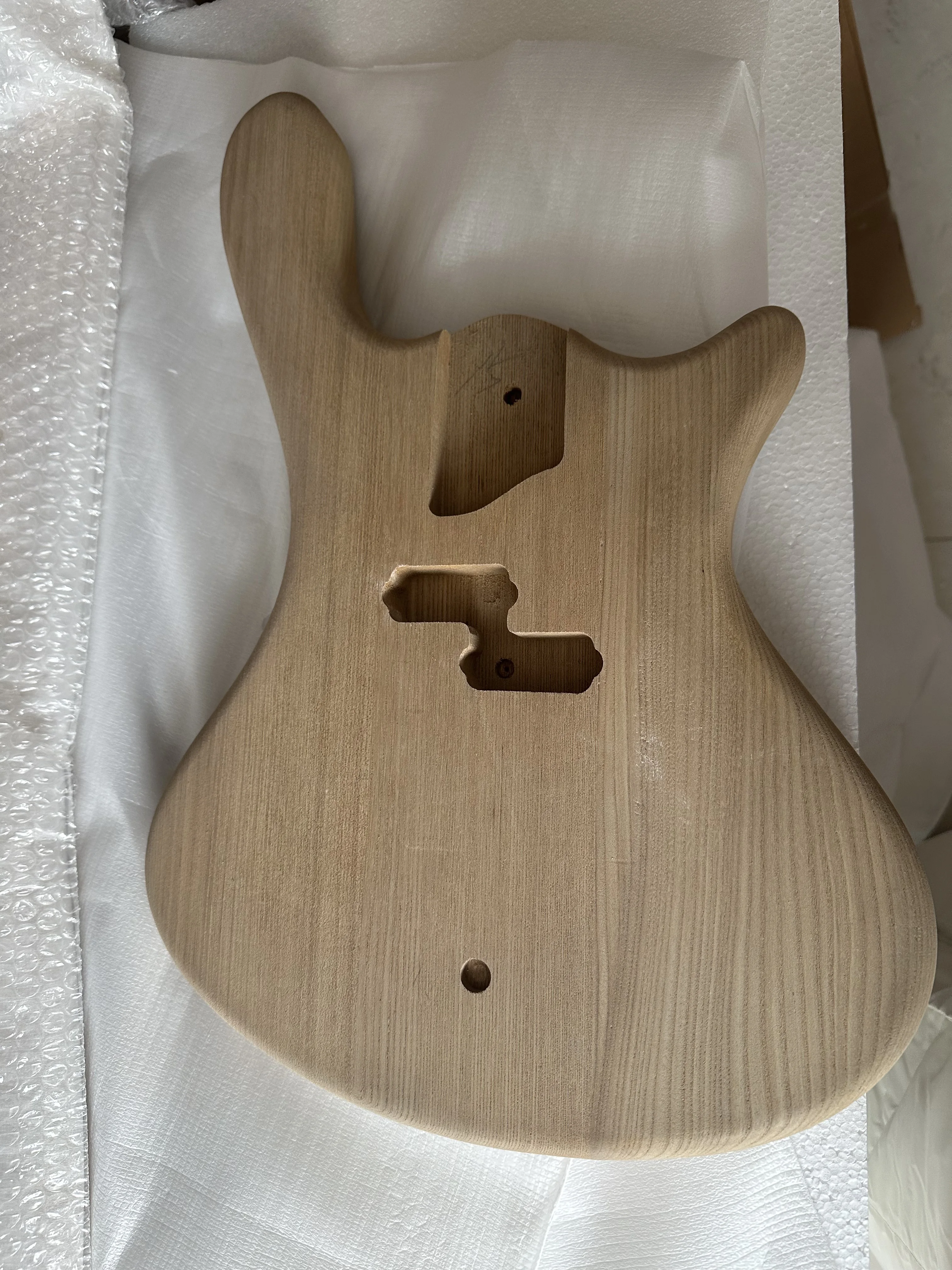 factory-stock-ash-wood-4-strings-electric-bass-body-unfimnished-slat-defective-59cm-63cm-pocket-free-diy-part