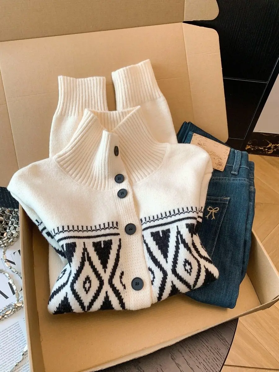 

Ретро-кардиган с геометрическим узором, вязаный, с высоким воротником, женский, осенне-зимний, новый дизайн, на пуговицах, мягкий полиэстер, длинный рукав