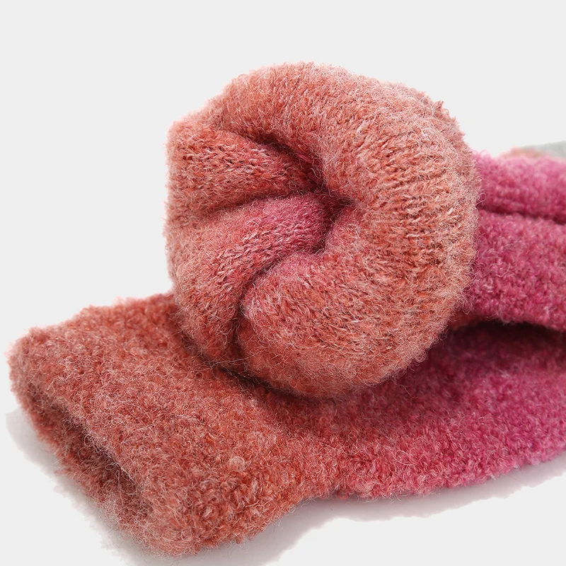 Nuovi guanti per sciarpa con cappello lavorato a maglia tinto in cravatta Set berretti di lana con pompon di moda fodera in peluche invernale guanti Touch Screen con cofano addensato