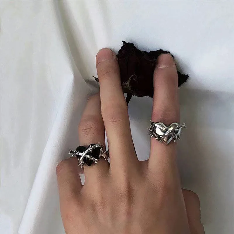 Dark Thorns Heart Ring Punk Hip Hop Gothic Lovers Heart Ring Fashion Street Men and Women Jewelry Gifts