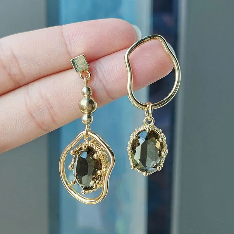 New Asymmetrical Vintage Tan Crystal Geometric Earrings For Women Fashion Korean Temperament Metal Earrings For Women Jewelry image 4