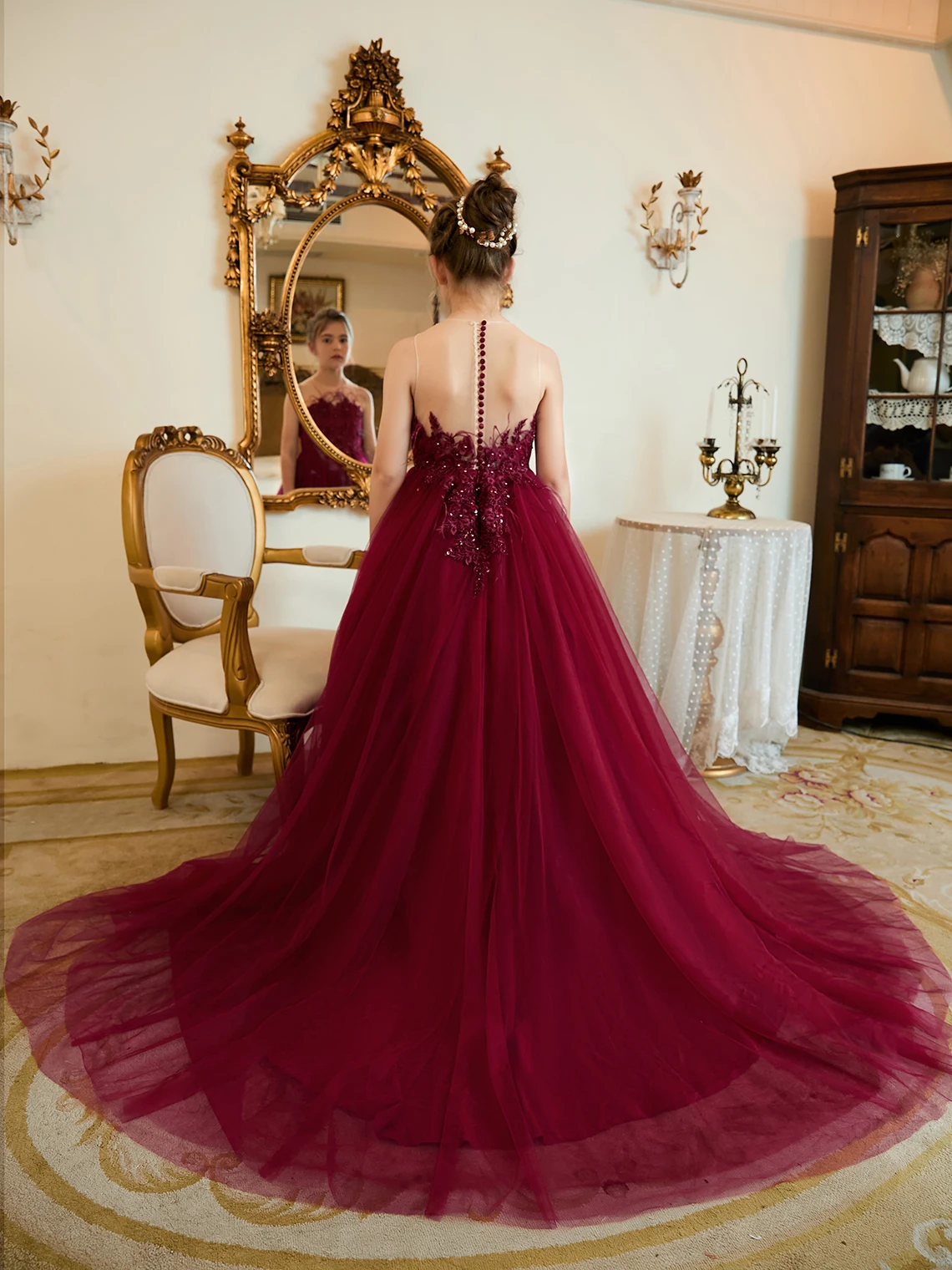 

Burgundy Fully Lined Princess Sleeveless Tulle Flower Girl Dress Low Neck Beaded Sweeper Drag Feather Pageant Christmas Gowns