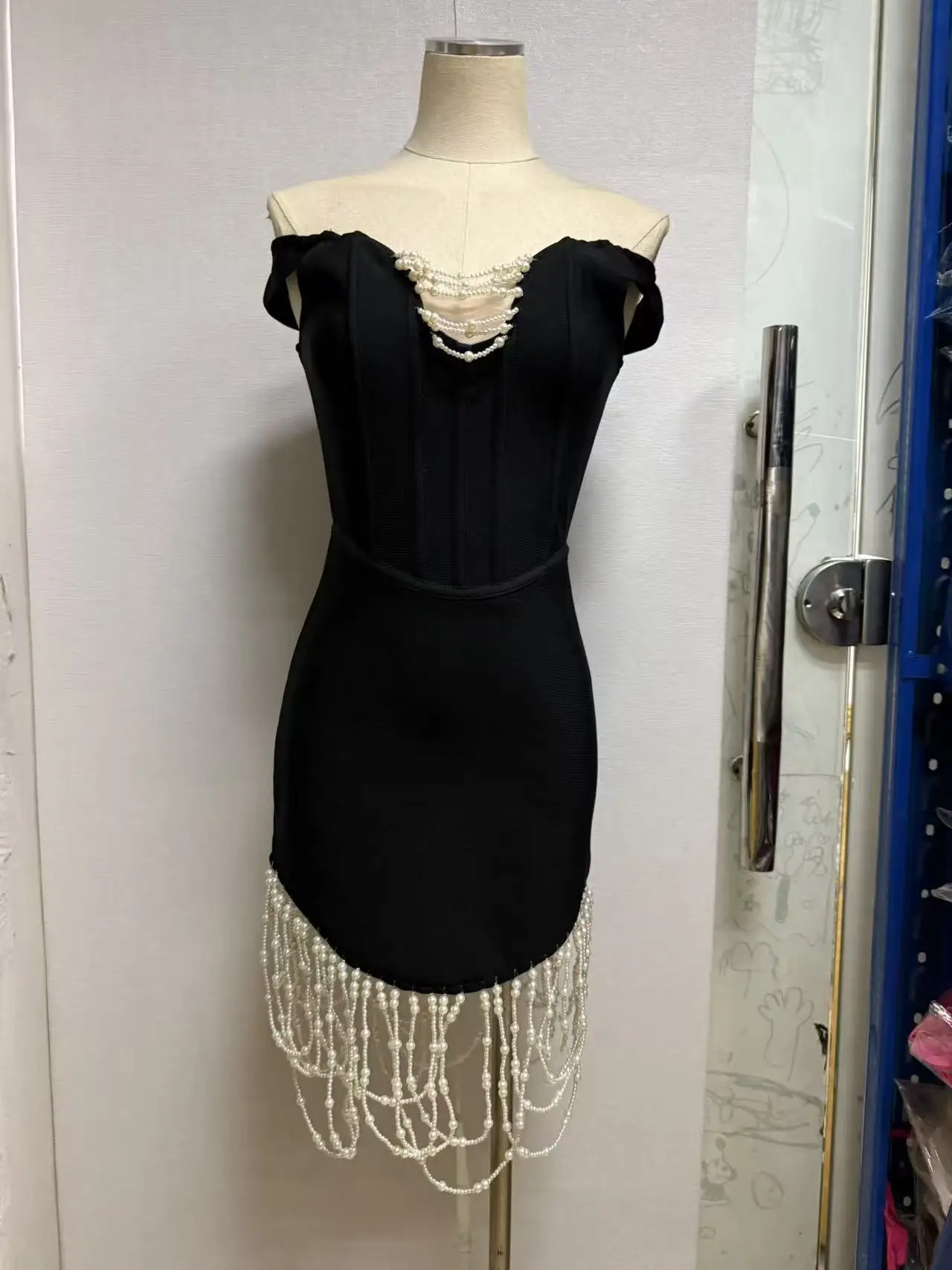 Vrouwen sexy off-shoulder backless parels kralen mini bandage jurk luxe bodycon kwastje ontwerper celebrity party cocktailjurken