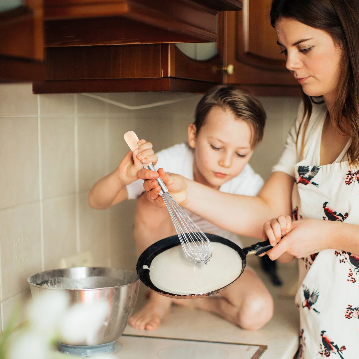 

Stainless Steel Egg Beater with Wooden Handle Manual Whisk Mixer for Whisking Sugar Chocolate Cream Seasonings Marinades Easy