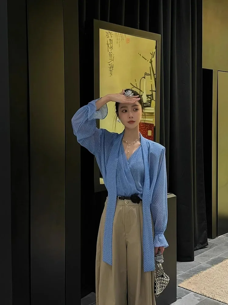 

Ribbon V-Neck Blue Polka Dot Shirt For Women'S 2025 Spring/Summer French Style Unique Temperament Top