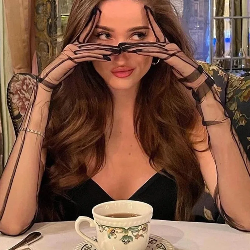 เทศกาลสตรีสีสันยาวซาตินโปร่งใสถุงมือนิ้วมือสีดําสีขาวสีแดงเซ็กซี่ Dance Party Theme ฮาโลวีน