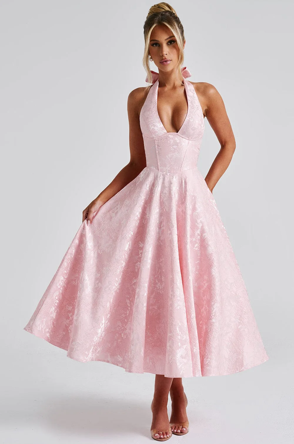 シスタースター夏の女性の V ネックネックジャカードシニアイブニングドレス卸売気質ノースリーブバックレスウエストロングドレス