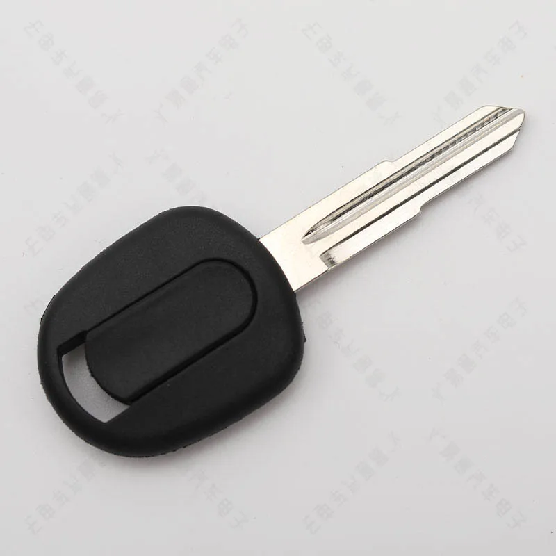 Suitable for Buick Excelle sub-key shell right slot Boutique car straight plate with chip slot key embryo plastic handle shell