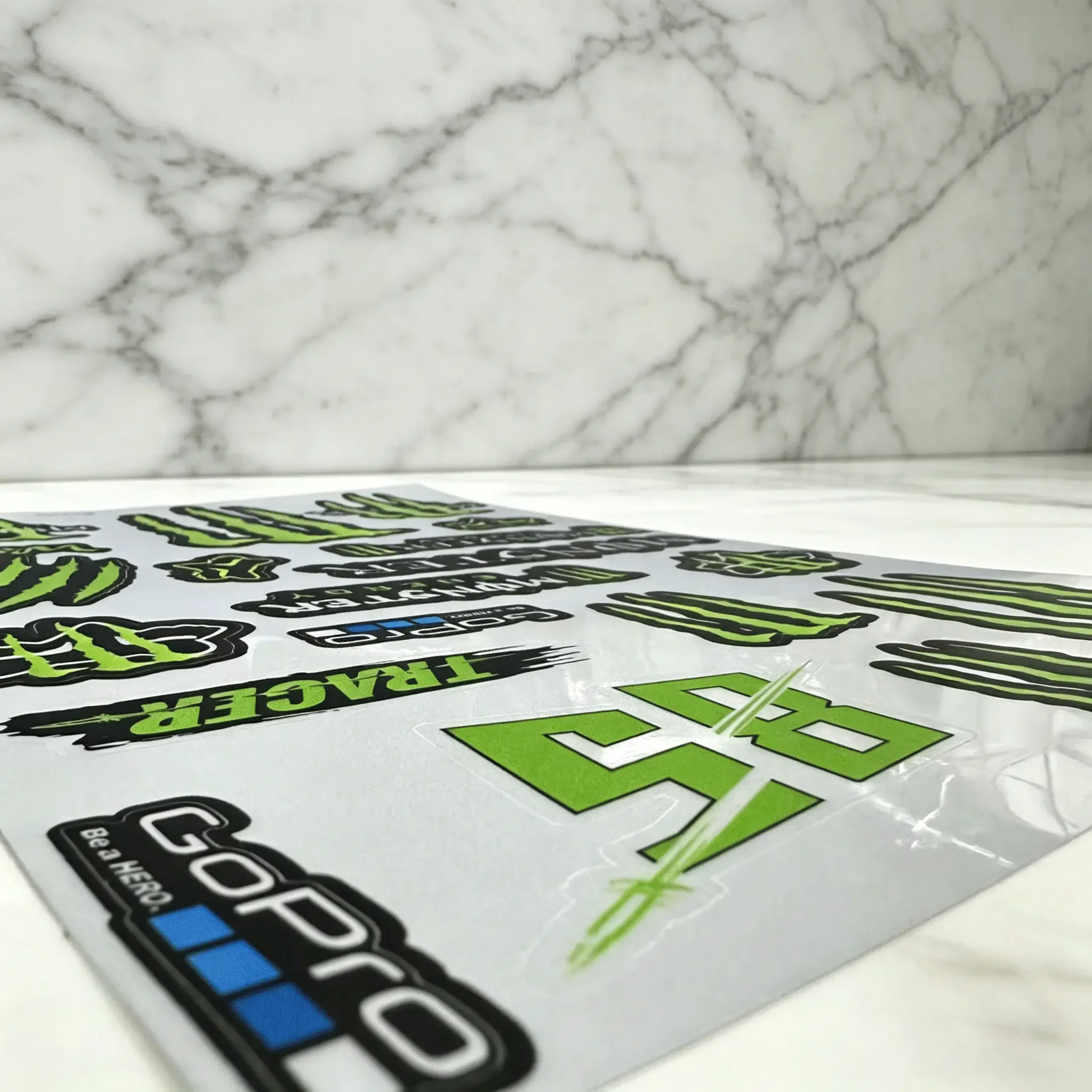 

Наклейки Monster Energy в гоночном стиле для мотоциклов: декор для шлема, брызговика, топливного бака