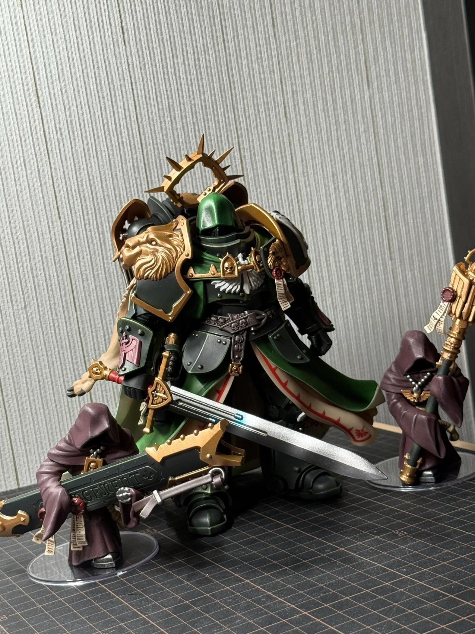 Na Stanie JOYTOY Warhammer 40k 1/18 Dark Angels Primarch Lion Jonson Anime Figurka Model Zabawki Kolekcja Ozdoby Prezenty