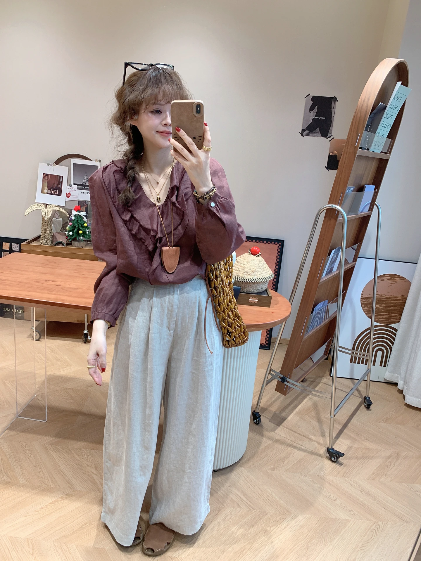 

Spring 2026 Women's Loose Fit Long Sve irt V-Ne Lace Trim Linen Faionable Top Breathable Comfortable French Sle