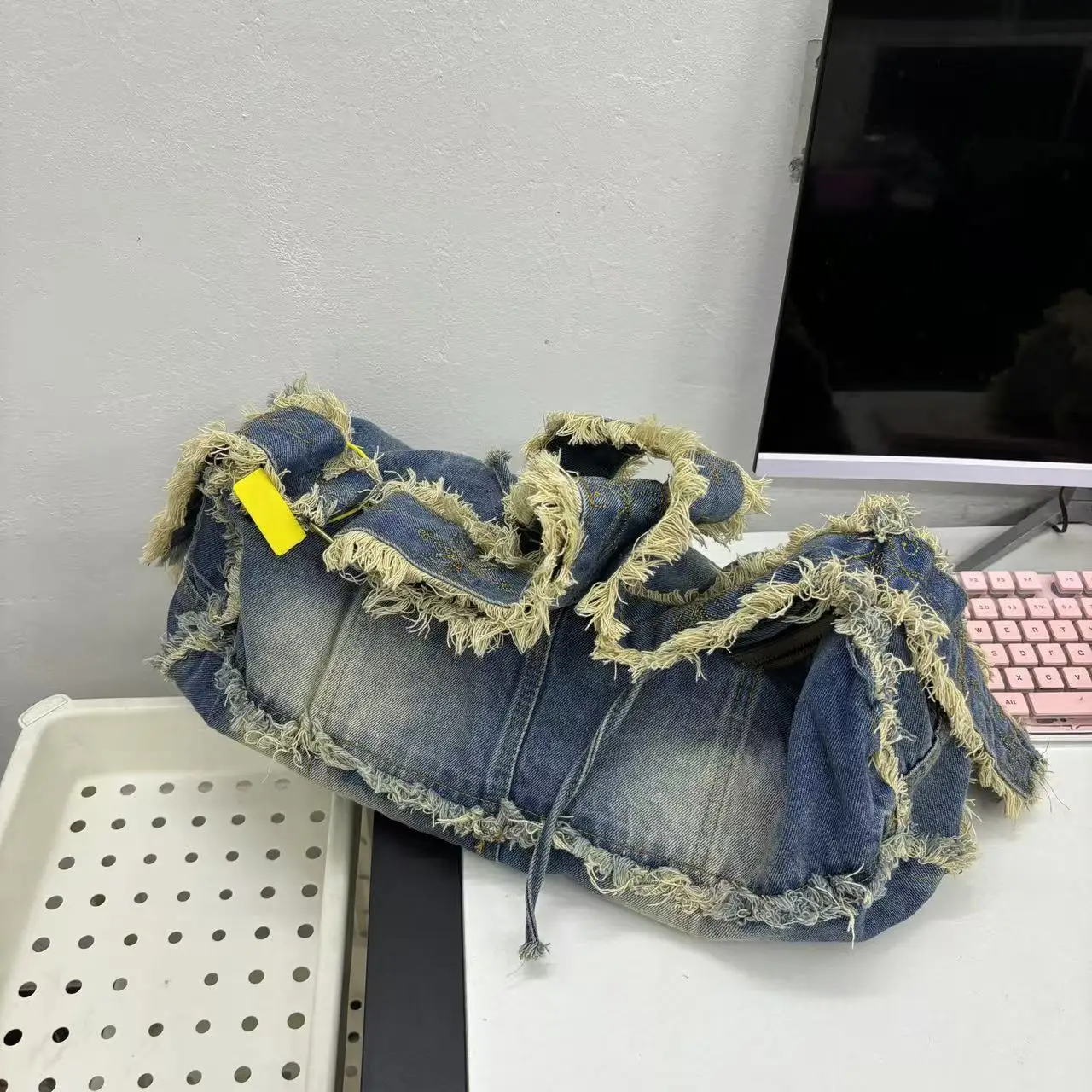 

Vintage Washed Denim Canvas Shoulder Crossbody Bag, New Casual Tassel Large Capacity Tote Handbag for Commuting & Leisure