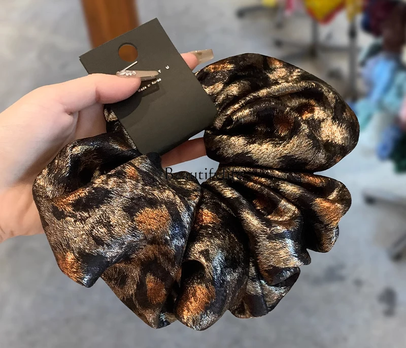 

Korean delicate pearlescent smudged leopard print pleated fat intestine ring head hair band women