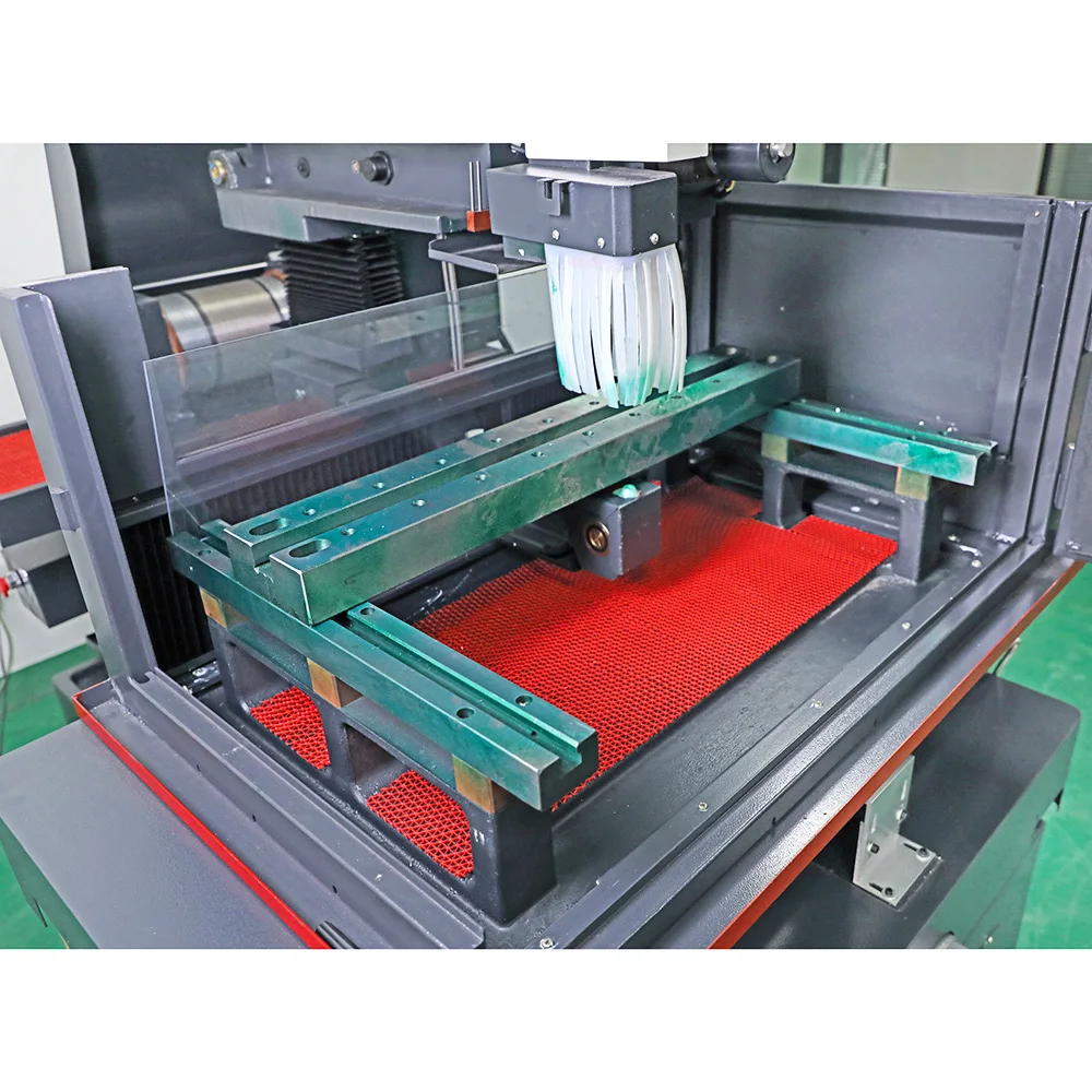 DK7745 Machine-outil coupe fil coupe multiple d\'étape haute précision/coupe fil EDM
