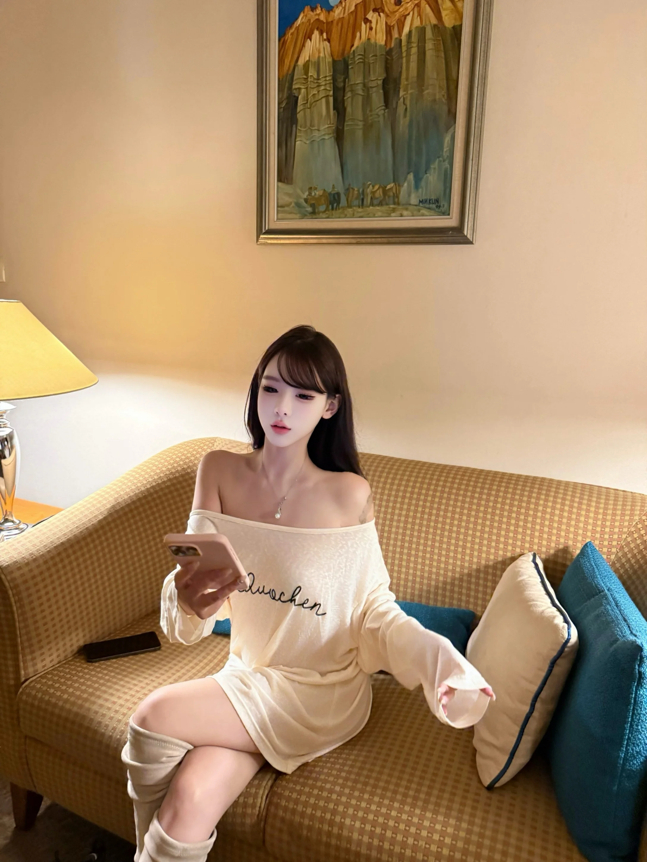 

Удобная женская футболка с длинным рукавом, повседневная, свободного кроя, с вышитыми надписями, мягкая, с открытыми плечами, для отдыха