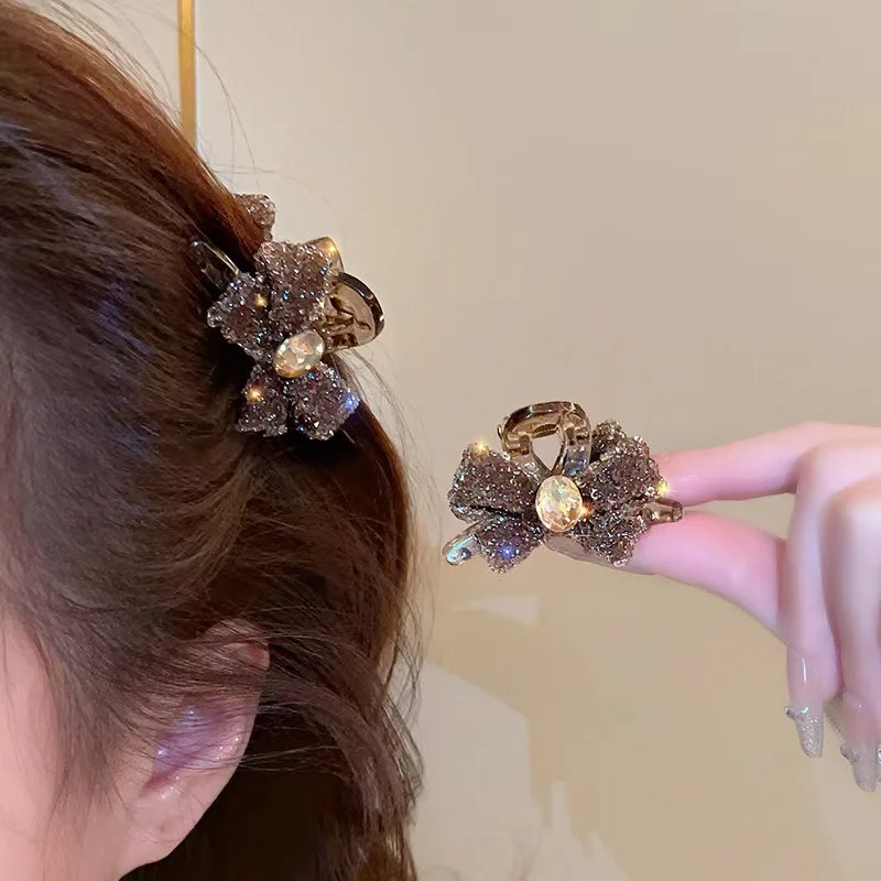 

Elegant Diamond Bow Side Bang Clip for Cropped Hair