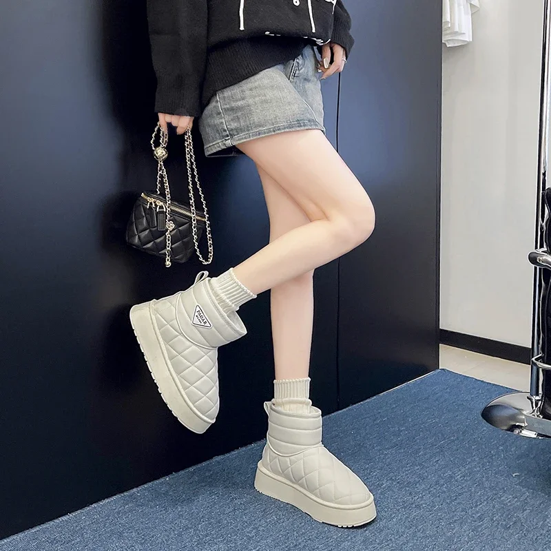 Snow Boots Women\'s Velvet Thickening 2024 New Winter Fashion Short-tube Slip-on Warm Bread Cotton Shoes Uggs Winter Boots