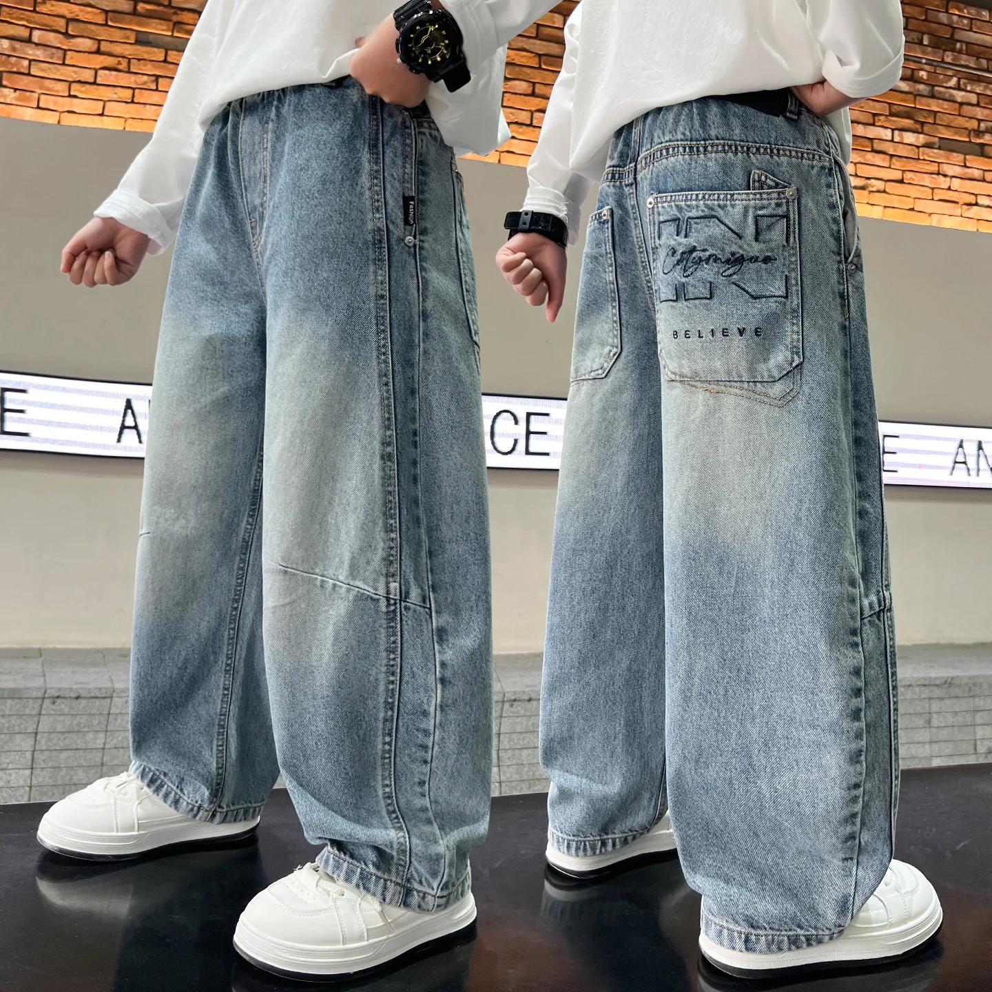 Heiß begehrte Kinder-Jeans mit geradem Bein für Jungen, High-Street-Trend, lockere, gerade, lässige Denim-Hose, blaue Baggy-Hose für Kinder