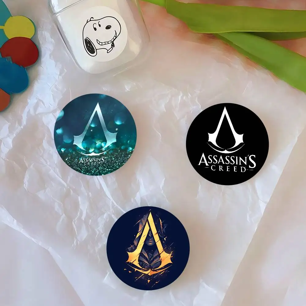 قاتل أنيمي CREEDS 58 مللي متر لطيف أنيمي الشكل أيقونة شارة اليدوية صفيح بروش لحقيبة الظهر الملابس الصدر حلية الهدايا