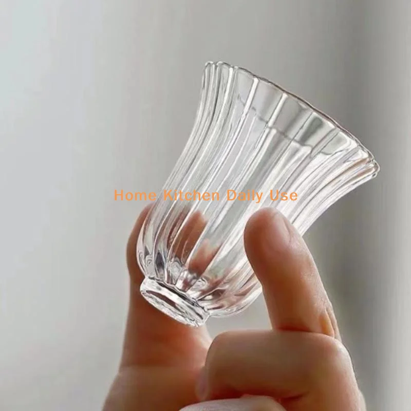 portableJapanese Style Mini Glass Tea Cup,Floral Petal Design Gongfu Tea Set,50ml Small Cups,Transparent Drinking Utensils