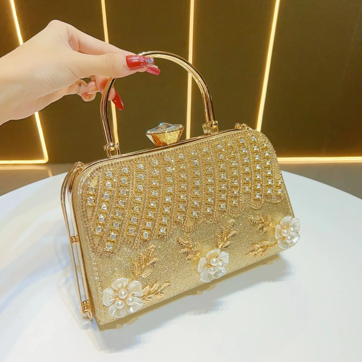 

2025 New Arrival Flower Crystal Studded Diamond Handbag, Luxury Designer Women’s Dinner Party Cocktail Tote,Elegant Diamond Bags