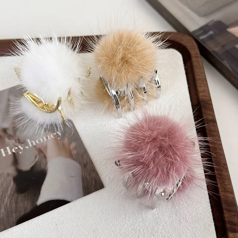 Winter New Plush Ball Metal Small Hair Claw High Ponytail Fixed Hairpin for Woman Girl Sweet Hair Clips Fashion Hair Accessories