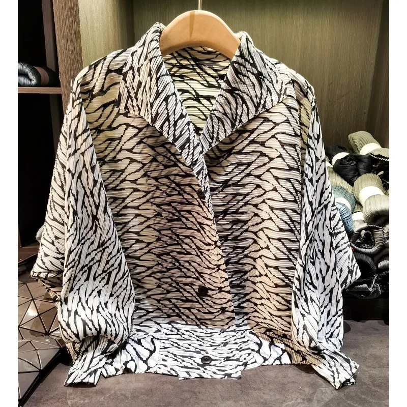 

Плиссированная куртка Miyake с леопардовым принтом, весна 2026, новая женская модель, с отложным воротником, длинными рукавами, свободного кроя, универсальный кардиган, простой повседневный топ для города