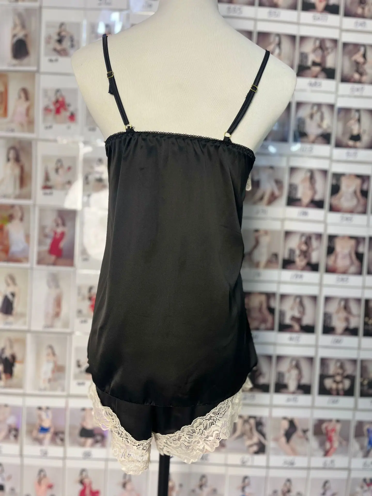 Damen Sexy Satin Pyjama Set Spitzenbesatz Cami Top Shorts Lingerie Nachtwäsche Seidig Schwarz Creme V-Ausschnitt Spaghetti-Träger Zweiteiliges Set – Detail 23