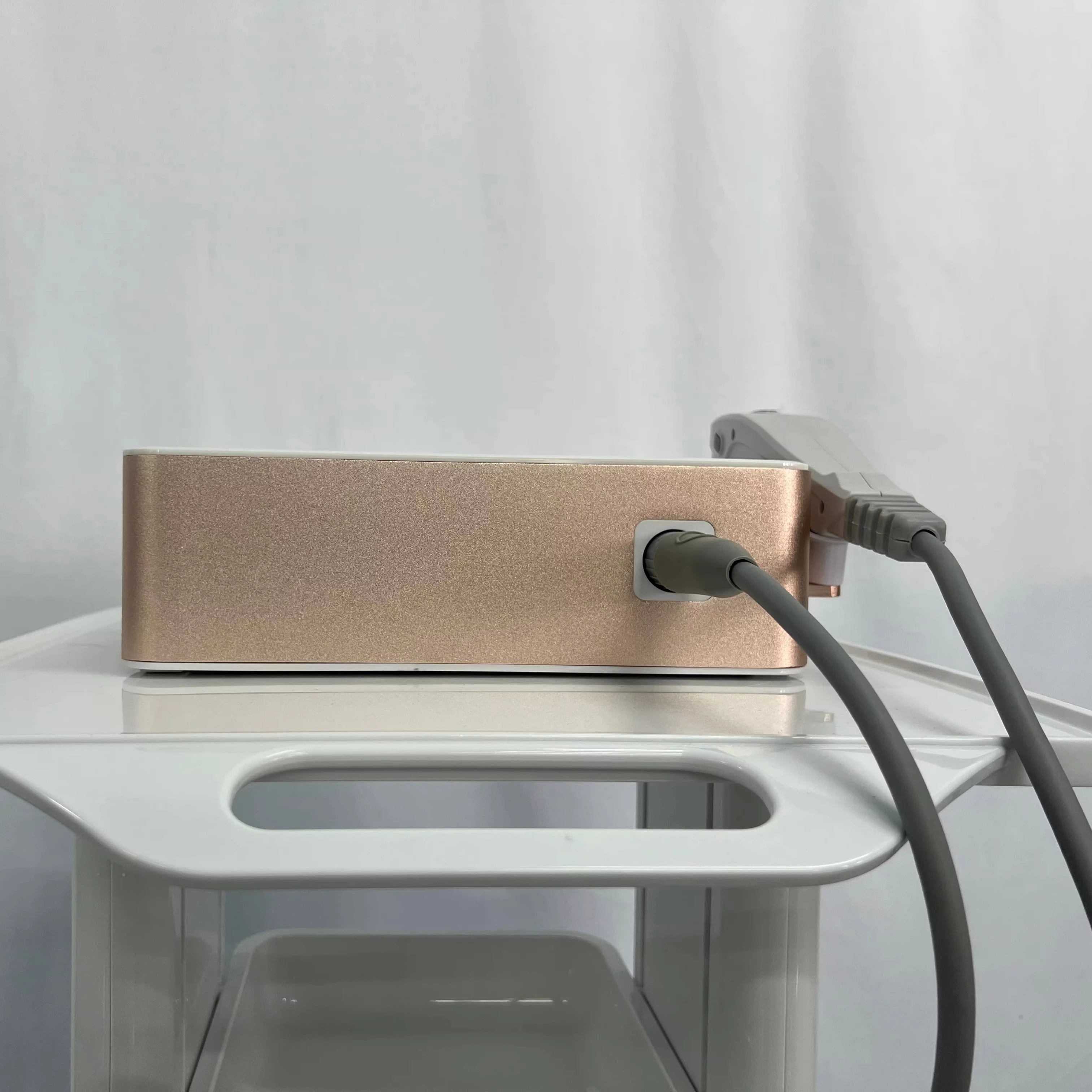 

Аппарат для 7D-лифтинга и коррекции овала лица, омоложения, подтяжки и укрепления кожи с высокоинтенсивной фокусированной технологией