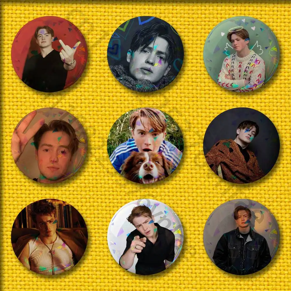 

Actor Kit C-Connor Badges 75mm 25mm 44mm 32mm 58mm Round Pin Brooch Souvenir Clothes Cosplay Gift Accessories