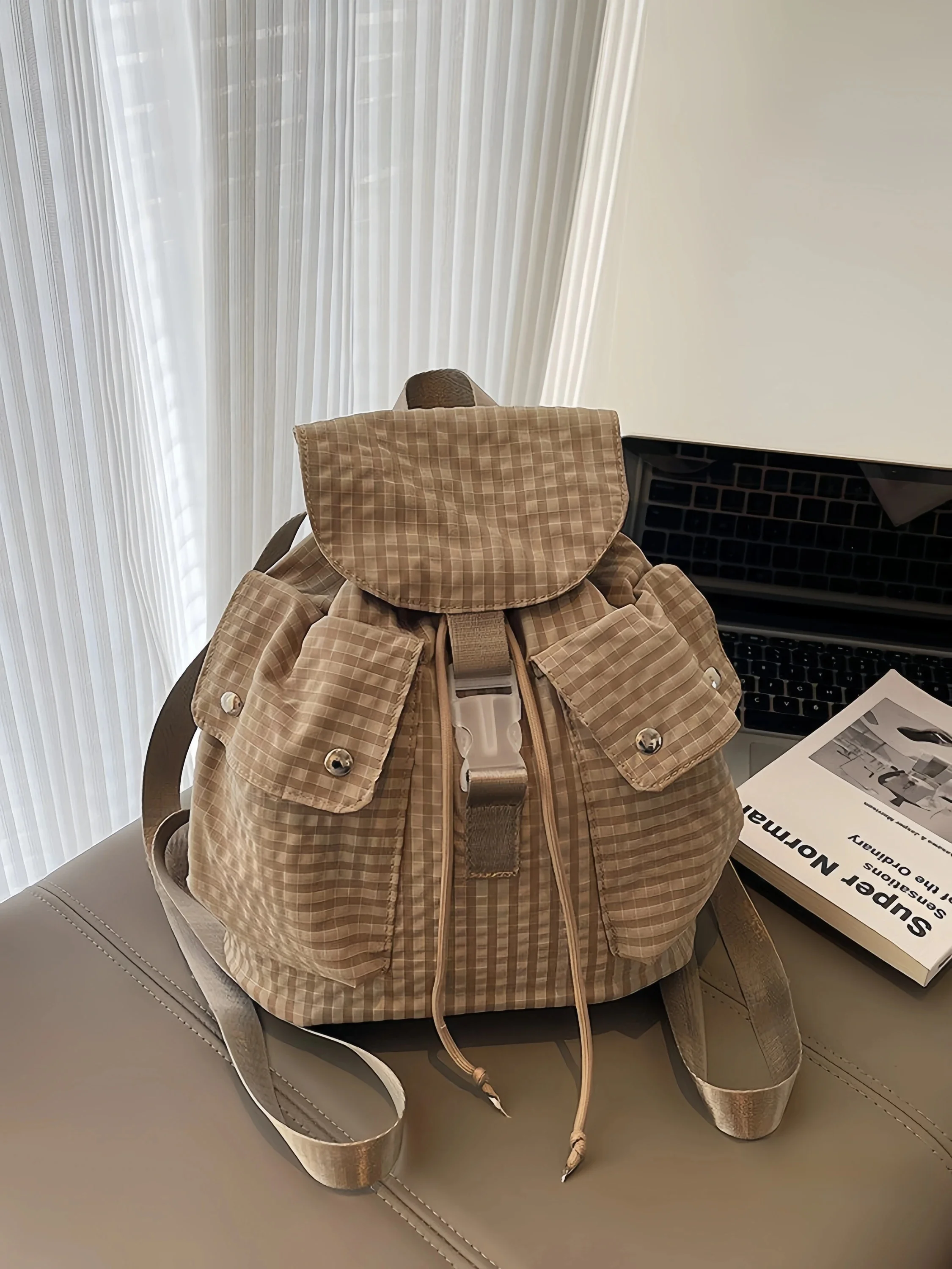 sac-a-dos-leger-a-carreaux-pour-femme-grande-capacite-ideal-pour-l'ecole-et-les-trajets-quotidiens-sac-a-bandouliere-decontracte-avec-poignee-souple-pret-a-l'emploi