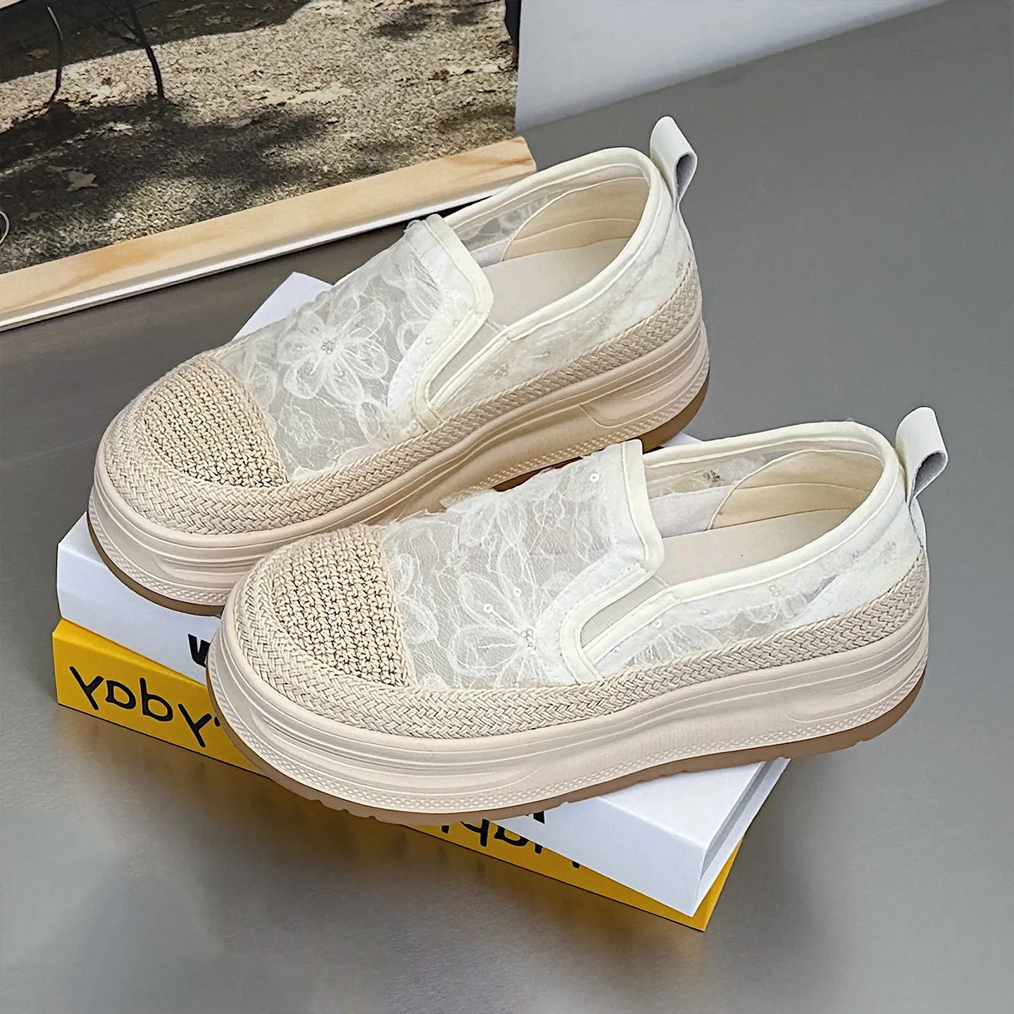 HKDQ Women's Sneakers Platform Slip-On Round Toe Floral Lace-Look Upper Woven-Look Trim Casual Daily Footwear
