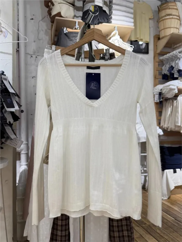Camisetas blancas de manga larga ajustadas de punto con cuello en V para mujer, camiseta suave de algodón a la moda de otoño, camiseta dulce y bonita de estilo Preppy Y2K, última novedad