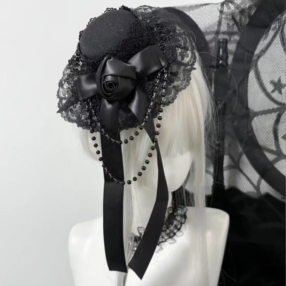 Czarno-biały nakrycie głowy Lolita Retro Lolita Gothic Rose Chain Bow Lace Gift Top Hat Elegancka opaska na głowę Y2K Akcesoria do włosów — zdjęcie 3