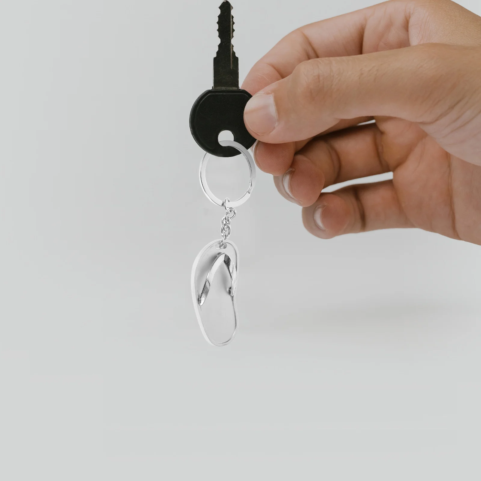 

2Pcs Key Chain Cute Shoe Pendant Bag Hanging Ornament Summer Slipper Key Ring Decoration Accessory for Keychain