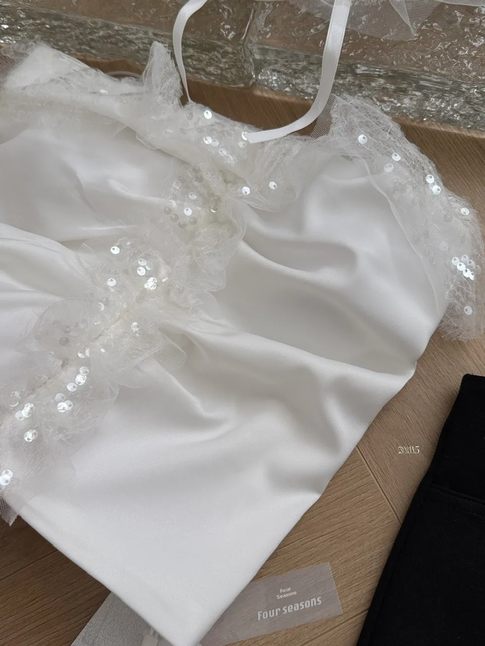 White Me Design iny Sequin Anti-Slip Slimming Strapl Tube Top Set Fashion Wanita Musim Panas 2025 round Neck Overhead orts