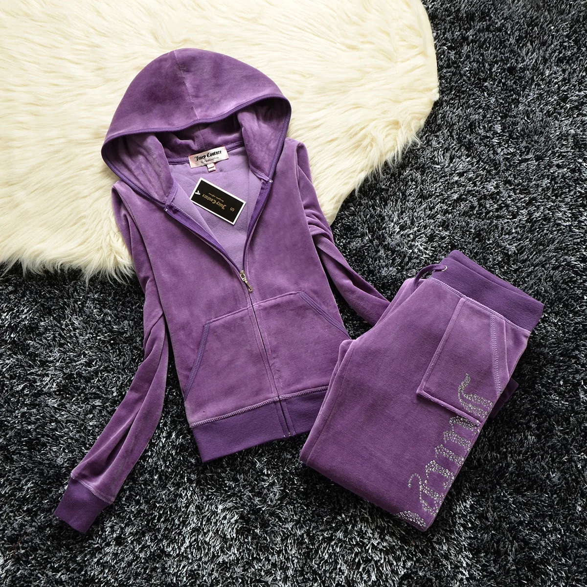 بدلة رياضية نسائية من Juicy Couture مع قلنسوة وسراويل طويلة طقم رياضي مكون من قطعتين بدلة رياضية صيفية مخملية جديدة في مجموعات متطابقة