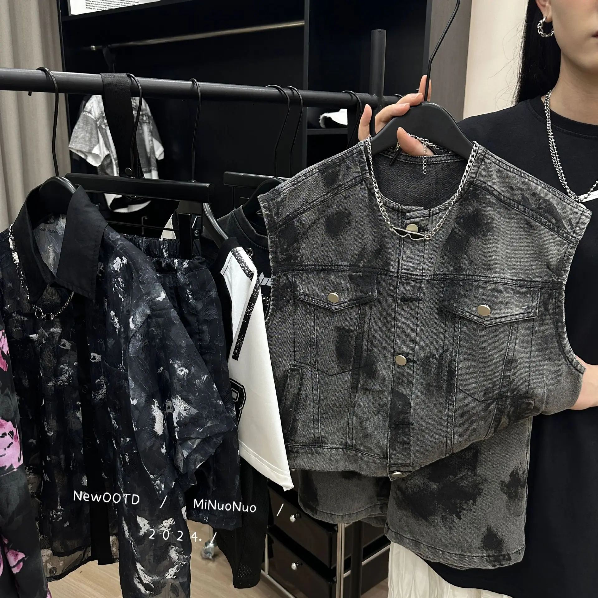 Abbigliamento per bambini vestito 2024 estate nuovo stile coreano alla moda senza maniche camicia allentata pantaloni in Denim ragazzi bel Set di due pezzi