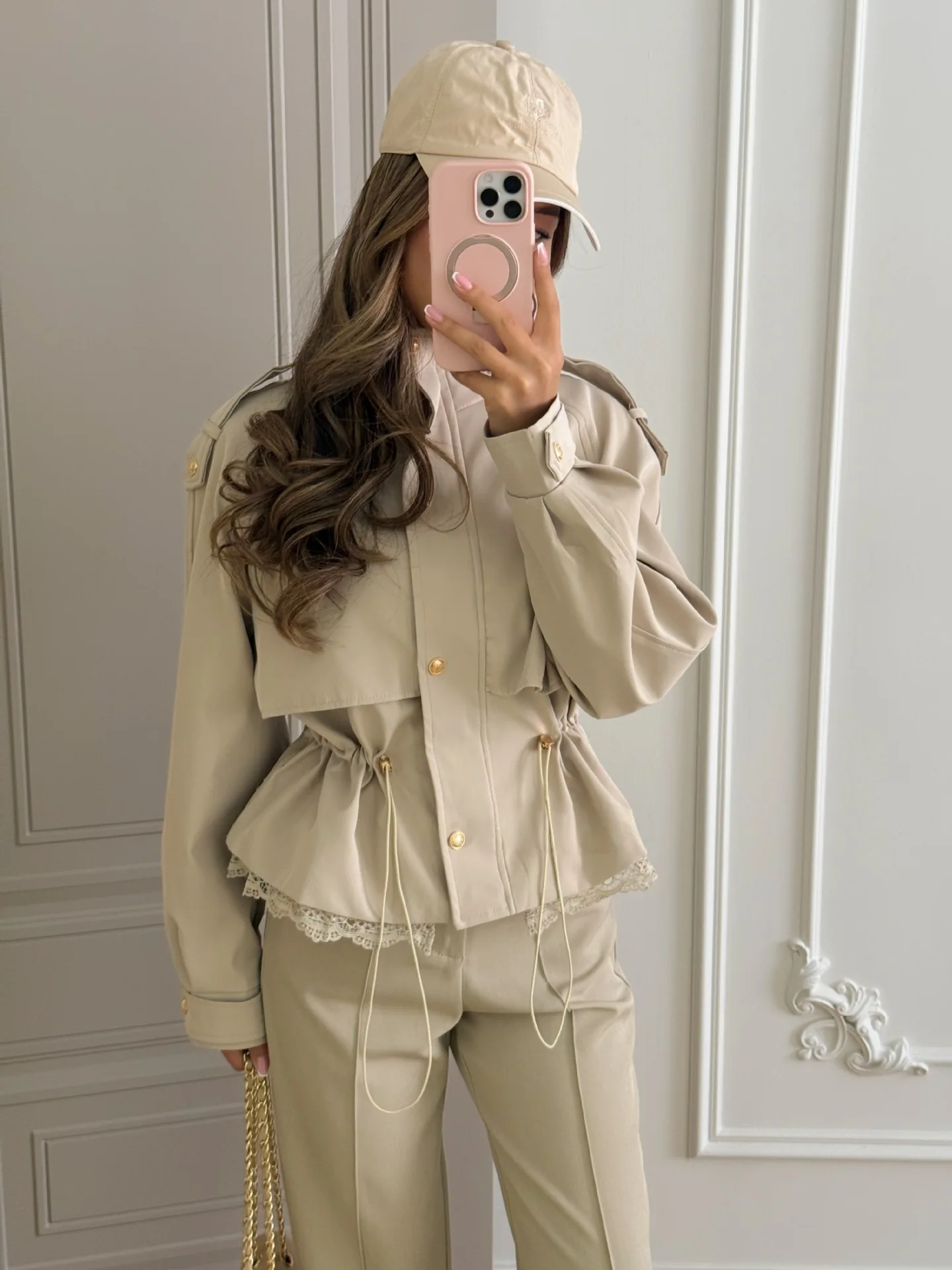 Damen Stehkragen Metallknopf Kurzer Trenchcoat Elegante Spitzenverzierung am Rücken mit Kordelzug in der Taille Damenjacke Windbreaker Oberbekleidung
