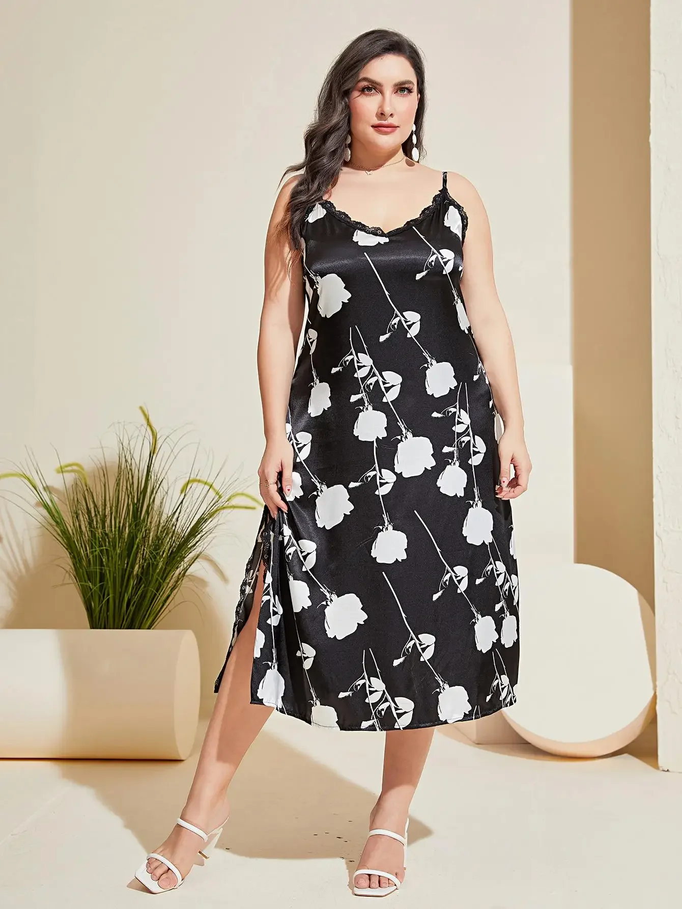 Sleeveless Lace Sexy Women\'s Nightgown Dress V Neck Plus Size Sleepwear Black Floral Print Pajama Summer Side Split Sleep Robe