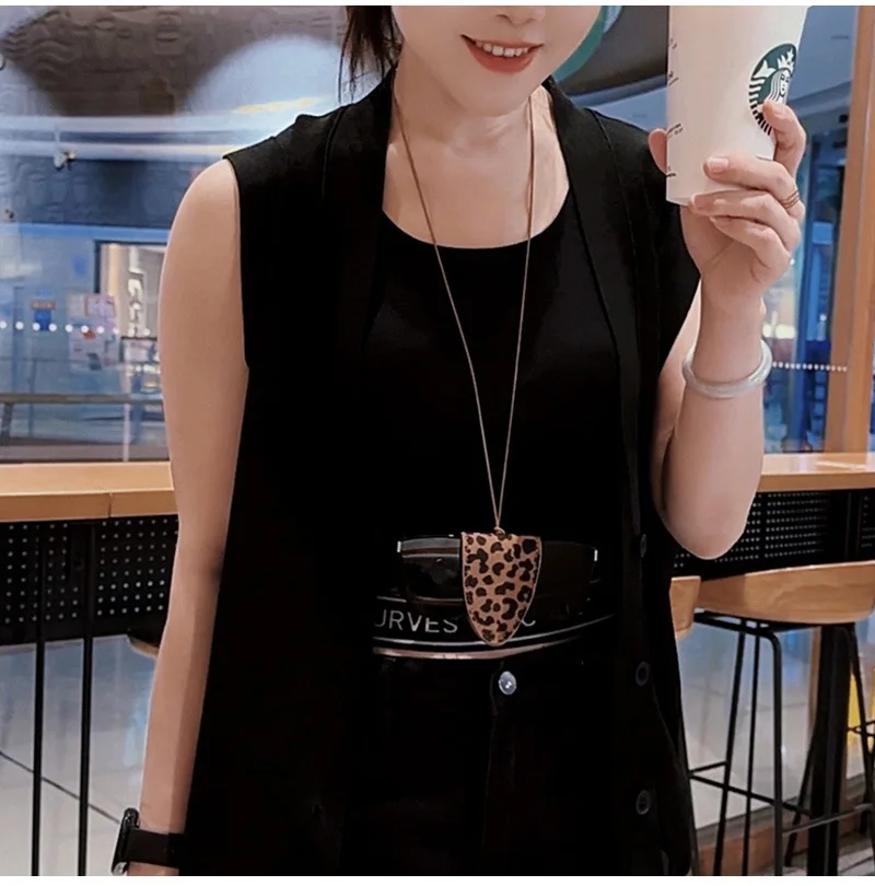 Wiszący magnetyczny klips do okularów na szyję Wielofunkcyjny naszyjnik Leopard Outdoor Travel Przenośne okulary przeciwsłoneczne do przechowywania Łańcuszek do swetra