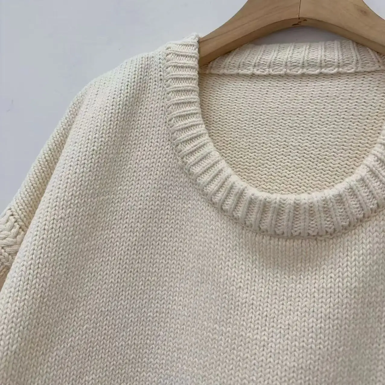 

Spring/Summer Women O-Neck Fallen Shoulder Long Sleeve Chain 3D Decoration Solid Sweater Loose Elegant Casual Knit Pullover ﻿