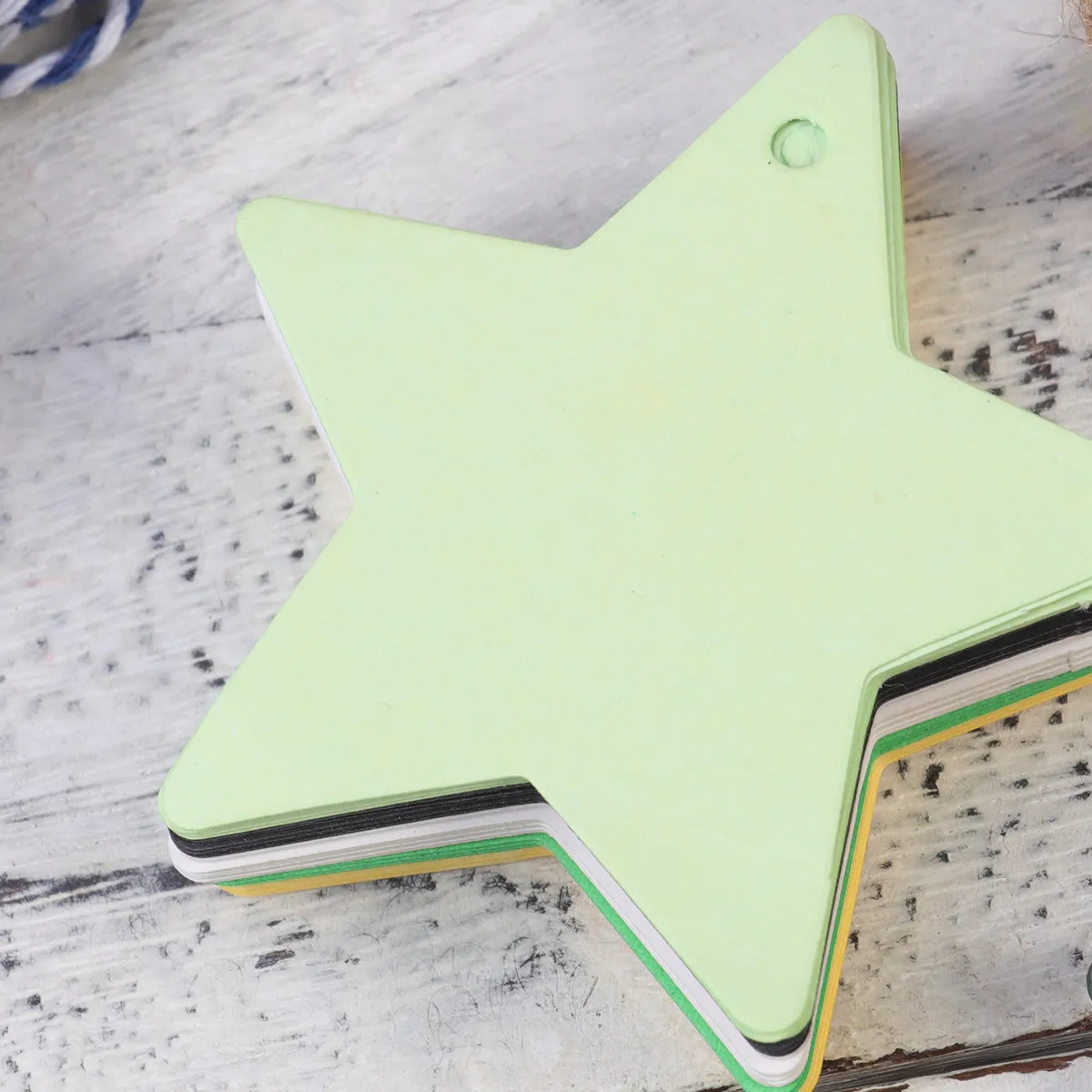 

200 шт. бумажных этикеток-звездочек разных цветов для подарочных пакетов, поделок, праздничных украшений, топперов для кексов, благодарственных открыток