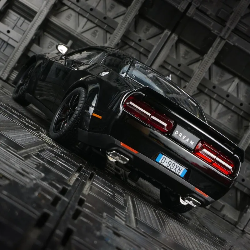 1:24 Dodge Hellcat legering model auto ornamenten collectie akoestisch-optische deur-opening jongen stuurinrichting schokabsorberend speelgoed