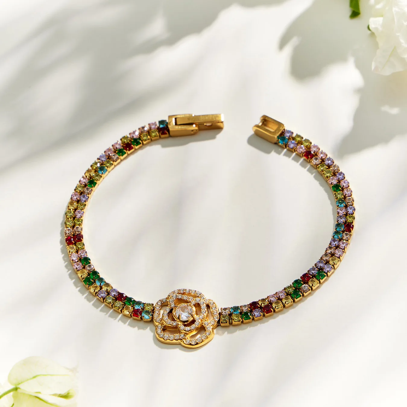 Schweinenasen-Blumen-Charm-Armband Tennis-Armband Edelstahl-Kettenarmband 18k Vergoldetes Armband mit Farbigen Zirkonen für Damen – Detail 10