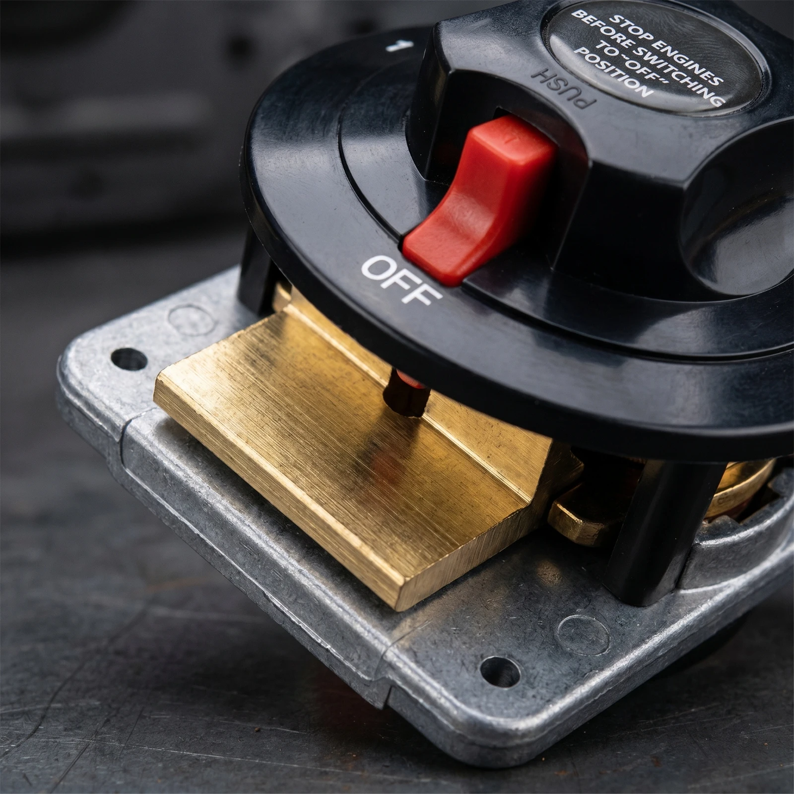 Battery Selector Switch Panel-Mount Battery Disconnect Switch Flame-Retardant Manual for RV Owners, Yacht, Recreational Vehicle