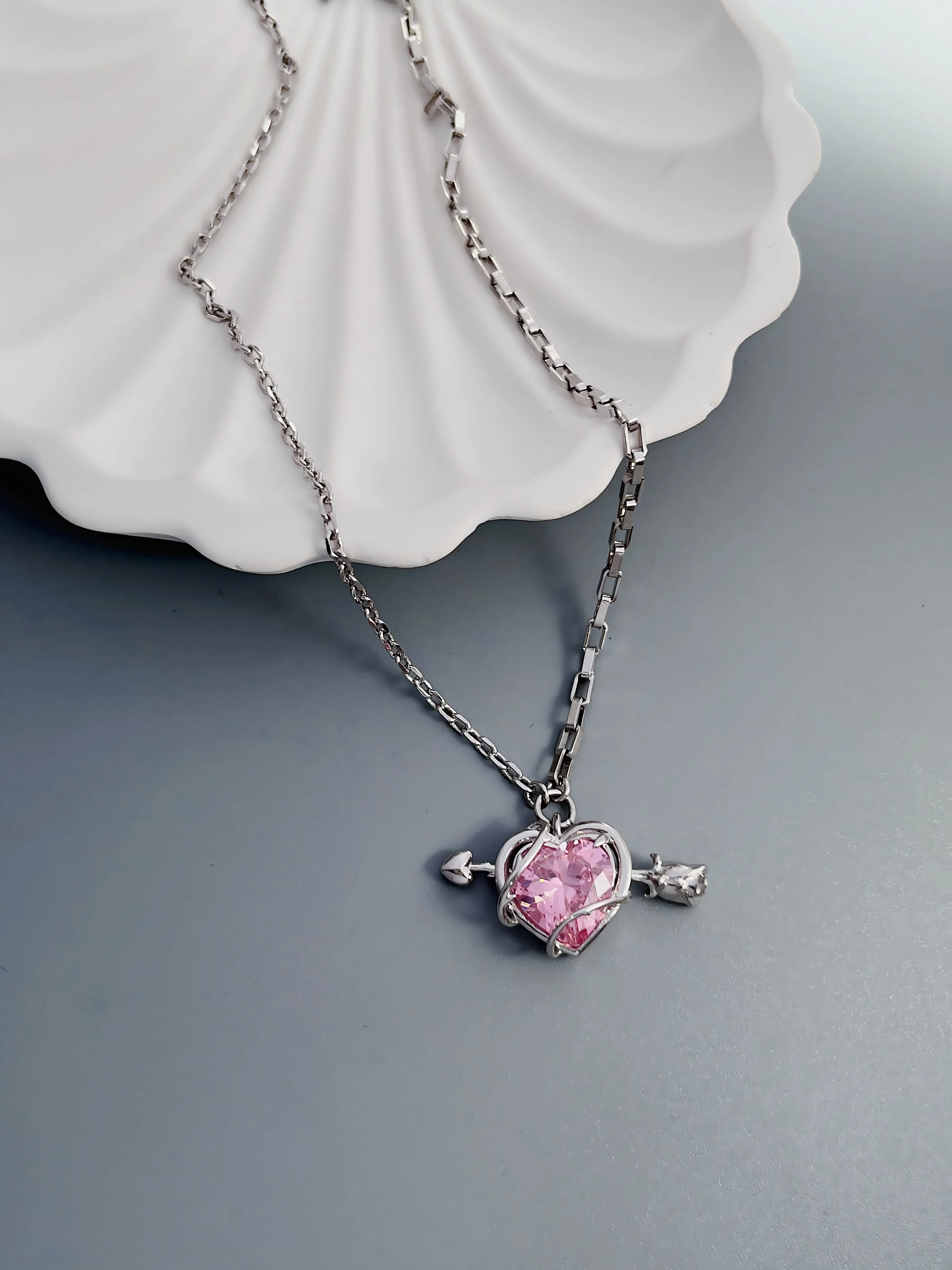 

Cross-border new sweet pink heart-shaped zirconia necklace that you will fall in love with at first sight. Elegant jewelry