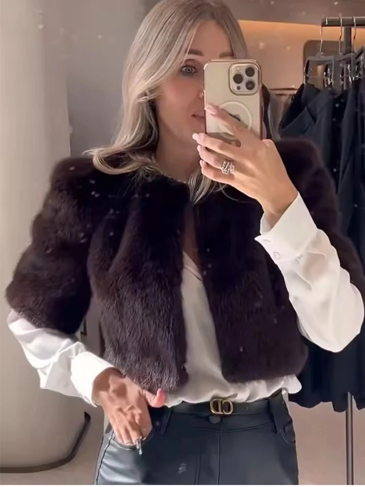 Giacca di pelliccia da donna 2025 Nuovo bottone a manica corta High Street Giacca di pelliccia corta Lady Autunno Inverno Moda Capispalla per il tempo libero