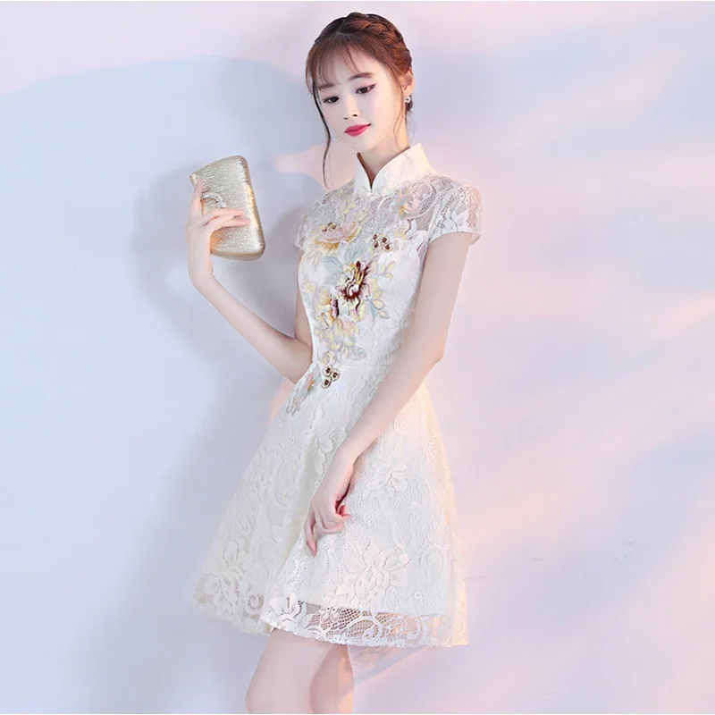 

Champagne Women Elegant Mandarin Collar Bridal Wedding Dress Sexy Slim Novelty Cheongsam Exquisite Appliques Trim Short Qipao